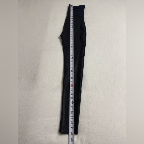 Spanx Faux Leather Mama Leather Leggings Size M Classic Casual - Picture 11 of 14